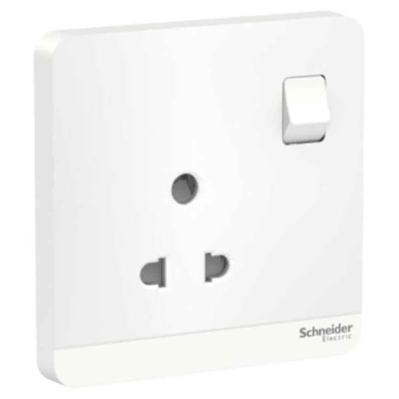 Schneider AvatarOn 3Gang 6A 2/3 Pin Switched Socket IP20